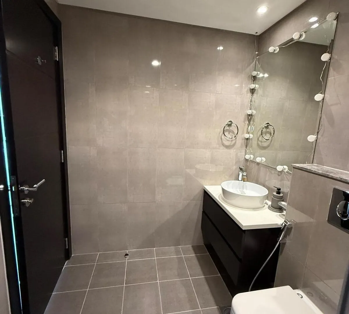 Luxury Apartment - Prime Business Bay Location, 7 Min To Dubai Mall